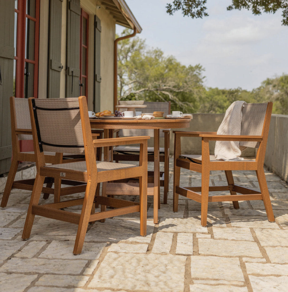 Berlin Gardens 5 Piece Harbor Mayhew Dining Collection