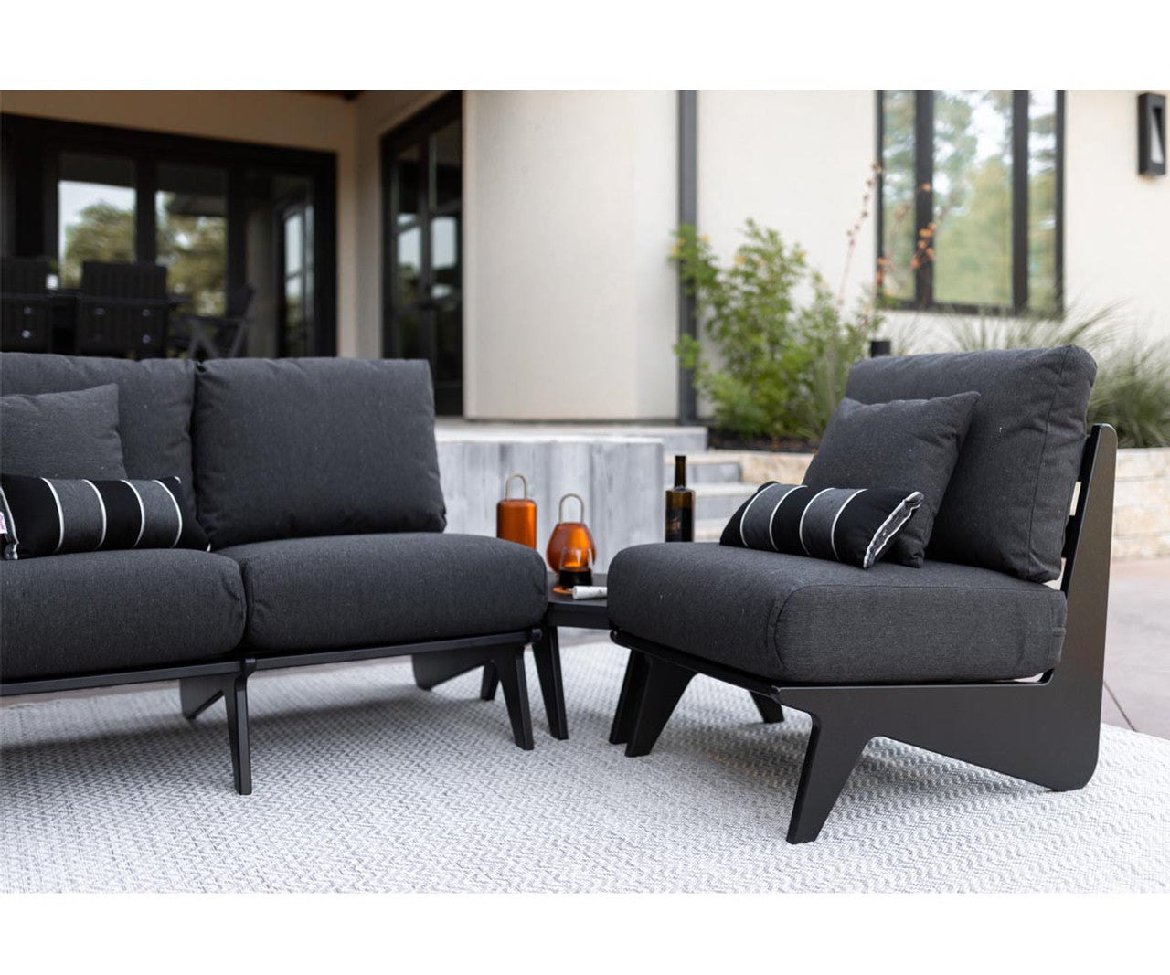 Berlin Gardens Holland Love Seat with Holland Cushion - HOLS4929 4