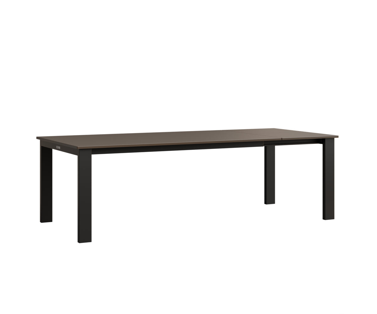 Berlin Gardens Berkley 42" x 72" Expandable Table with Hammered Top