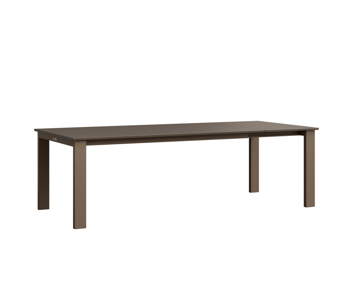 Berlin Gardens Berkley 42" x 72" Expandable Table with Hammered Top