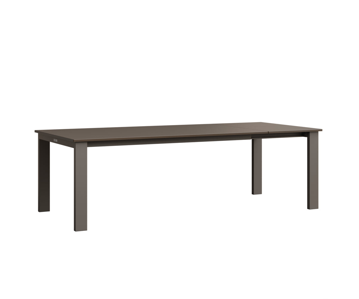 Berlin Gardens Berkley 42" x 72" Expandable Table with Hammered Top