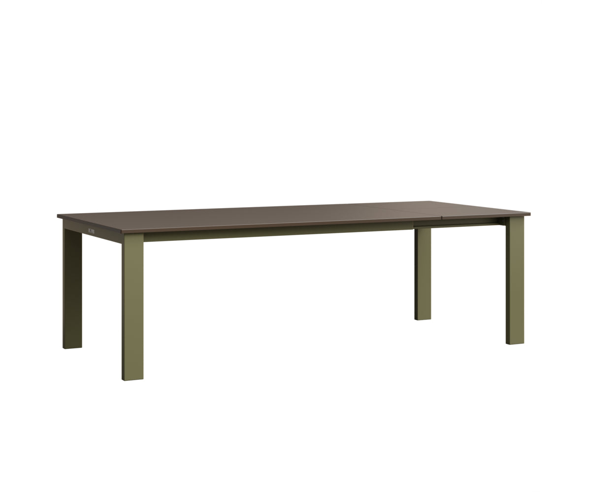 Berlin Gardens Berkley 42" x 72" Expandable Table with Hammered Top