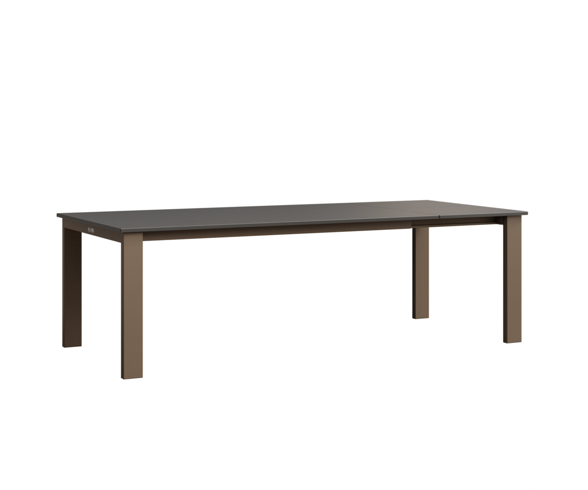 Berlin Gardens Berkley 42" x 72" Expandable Table with Hammered Top