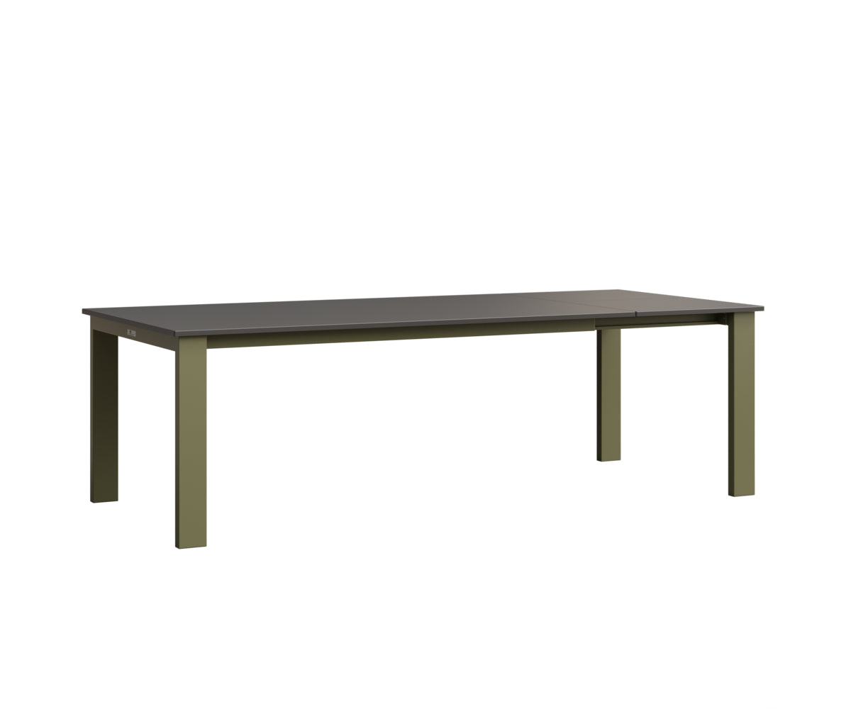 Berlin Gardens Berkley 42" x 72" Expandable Table with Hammered Top