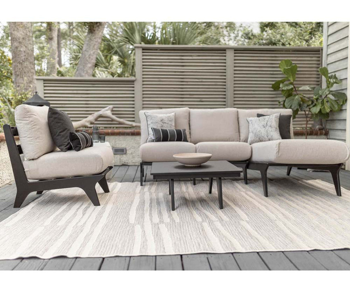Berlin Gardens Hartley Sofa with Holland Cushion - HAS7429 1