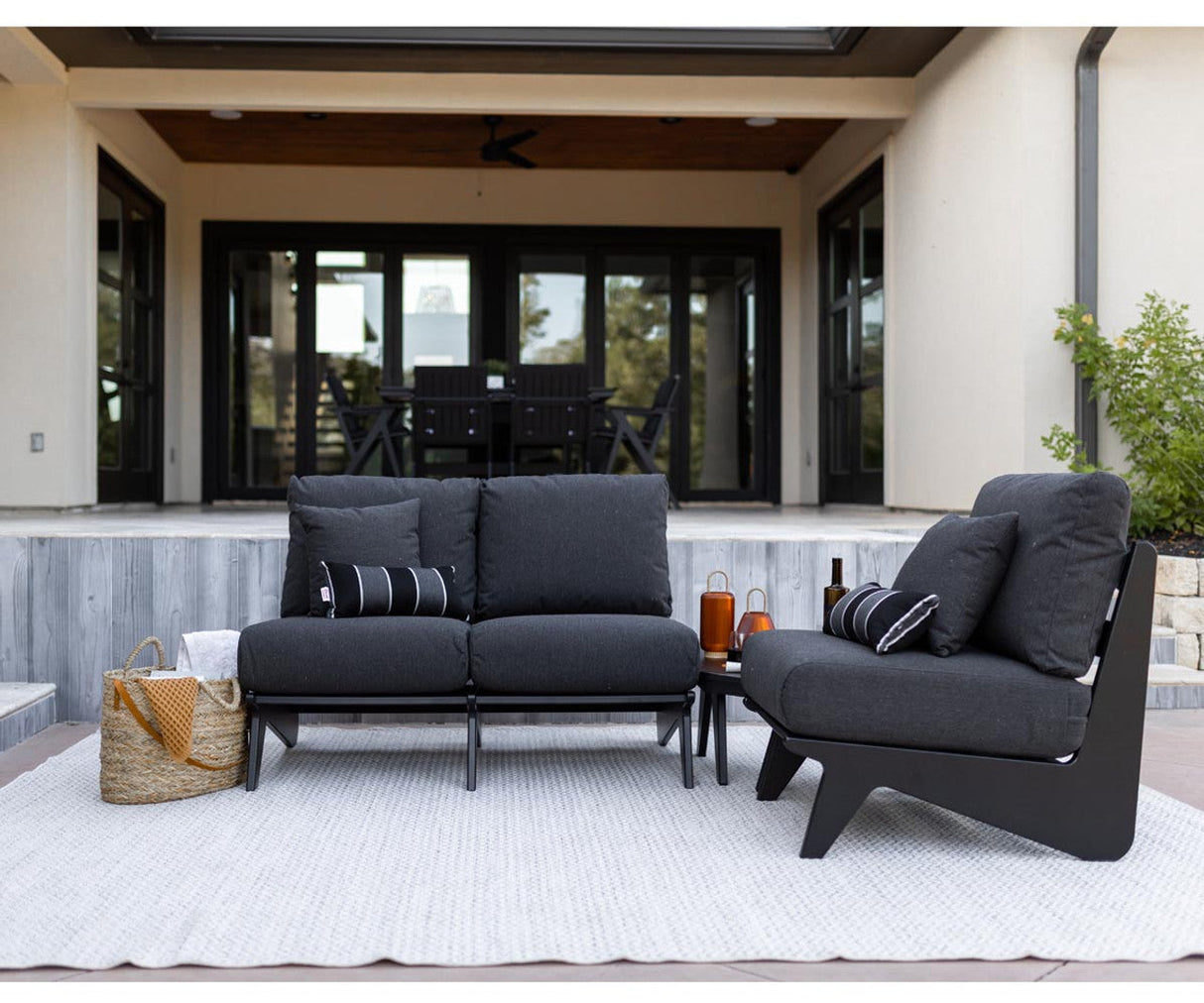 Berlin Gardens Holland Love Seat with Holland Cushion - HOLS4929 3