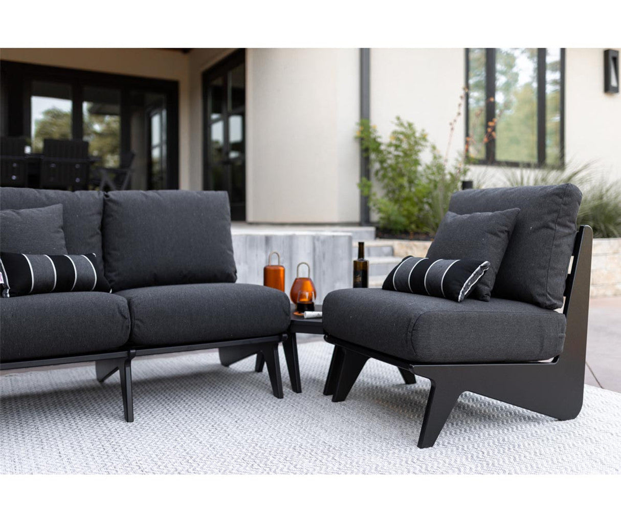 Berlin Gardens Holland Love Seat with Holland Cushion - HOLS4929 4